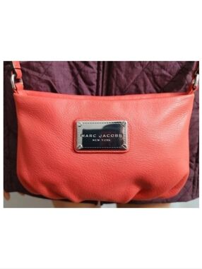 Marc Jacobs New York Classic Leather Crossbody bag.